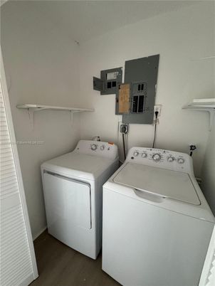 Interior, Utility Closets, Washer, Wood Texture Flooring