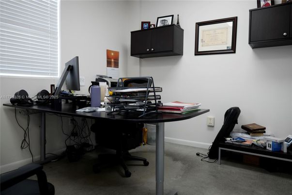 Home Office, Interior