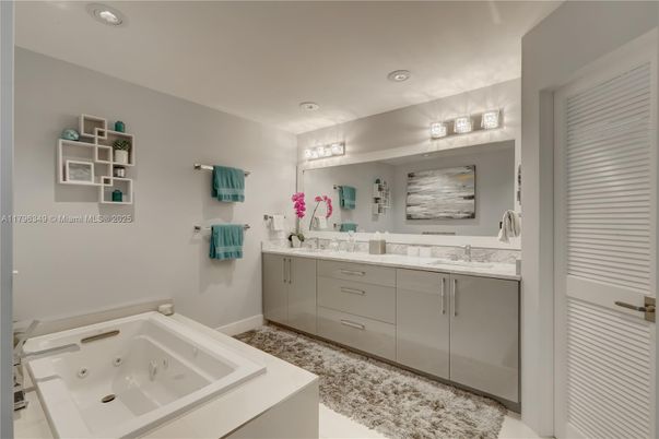 Bathroom, Dual Sink Vanities, Interior, Recessed Lighting