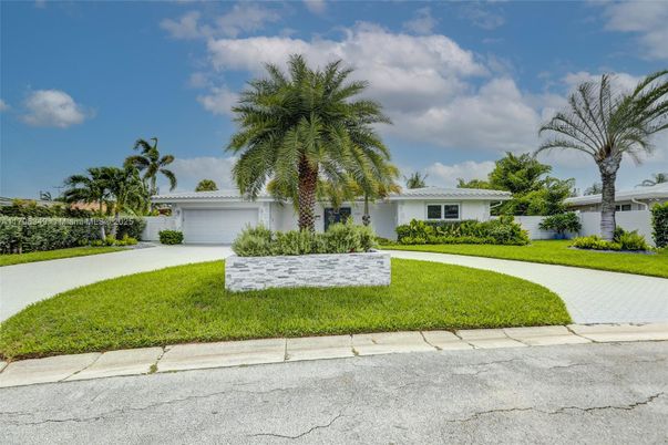 Attached, Exterior, Facade, Ranch