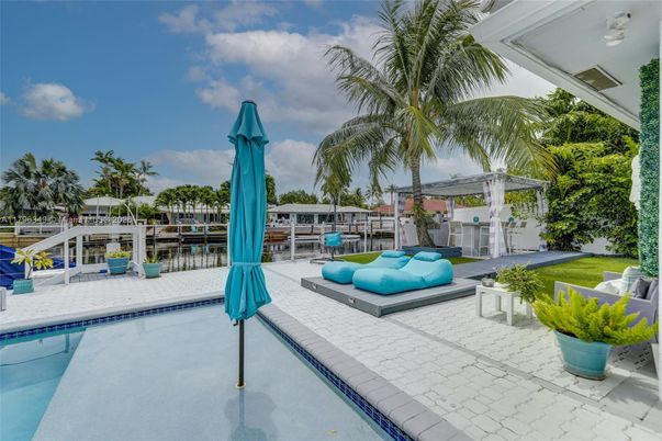 Exterior, Pool