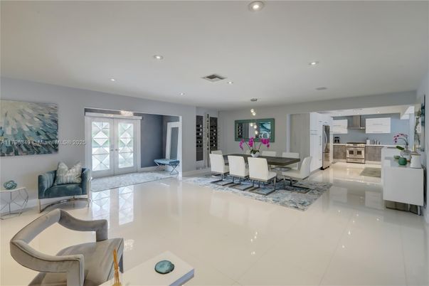 Dining room, Interior, Kitchen, Pendant Lights, Recessed Lighting, Stainless Steel Appliances