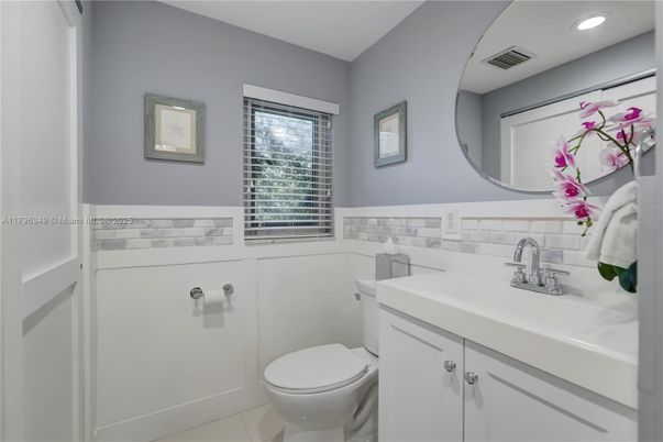 Bathroom, Interior, Recessed Lighting