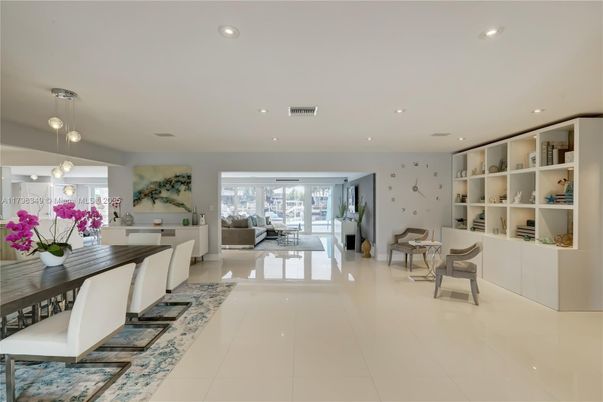 Dining room, Interior, Living room, Pendant Lights, Recessed Lighting
