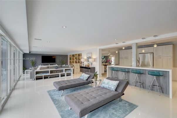 Interior, Kitchen, Living room, Pendant Lights, Recessed Lighting, Stainless Steel Appliances