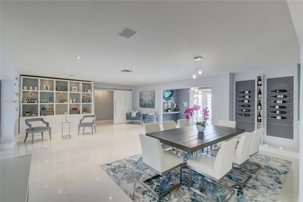 Dining room, Interior, Pendant Lights, Recessed Lighting
