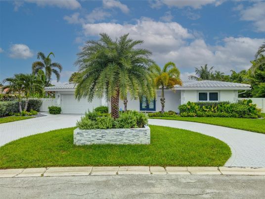 Attached, Exterior, Facade, Ranch