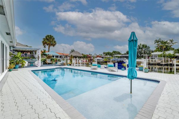 Exterior, Pool