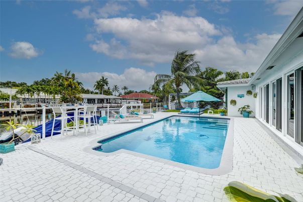 Exterior, Pool
