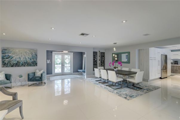 Dining room, Interior, Kitchen, Pendant Lights, Recessed Lighting, Stainless Steel Appliances