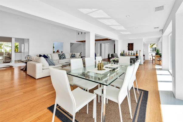 Dining room, Interior, Living room, Recessed Lighting, Wood Texture Flooring