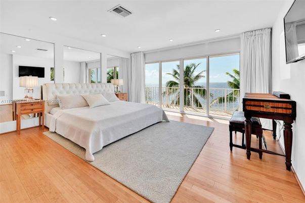 Bedroom, Interior, Recessed Lighting, Water, Wood Texture Flooring