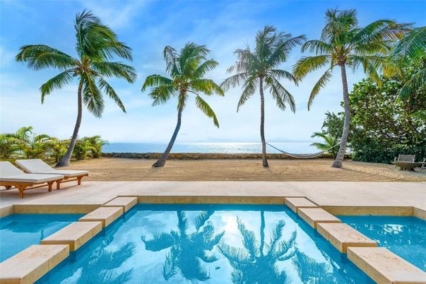 Exterior, Pool, Water