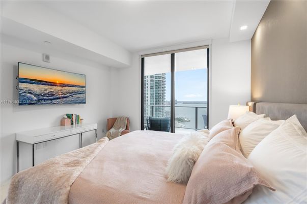Bedroom, Interior, Recessed Lighting, Water