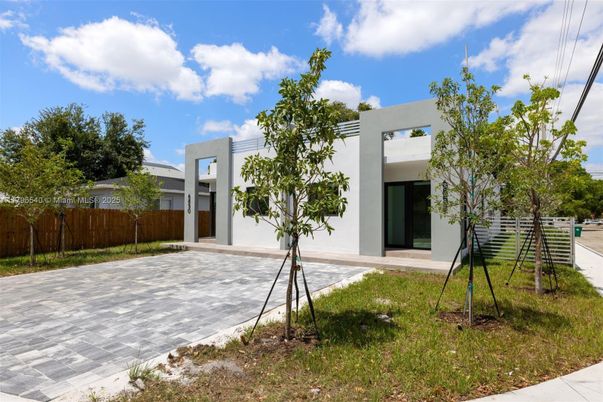 Backyard, Exterior, Facade, Modern