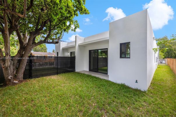 Backyard, Exterior, Facade, Modern