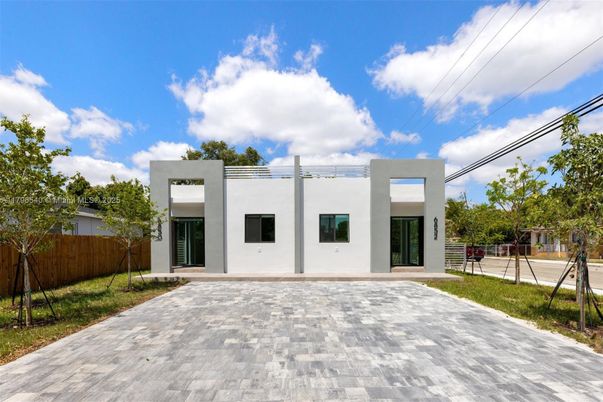 Backyard, Exterior, Facade, Modern