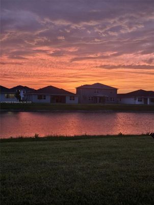 Exterior, Lake