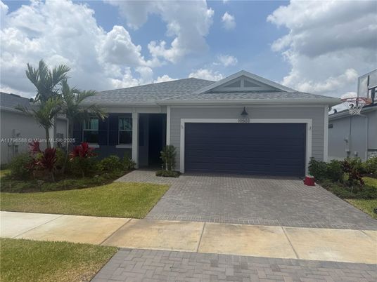 Attached, Exterior, Facade, Ranch