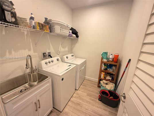 Interior, Washer, Wood Texture Flooring