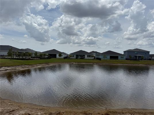 Exterior, Lake