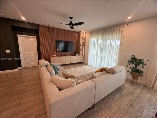 Interior, Living room, Recessed Lighting, Wood Texture Flooring