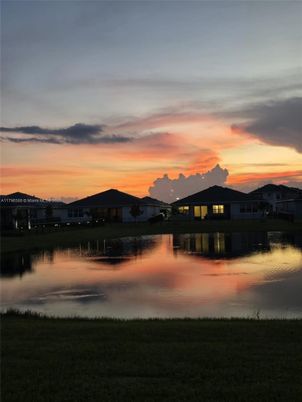 Exterior, Lake