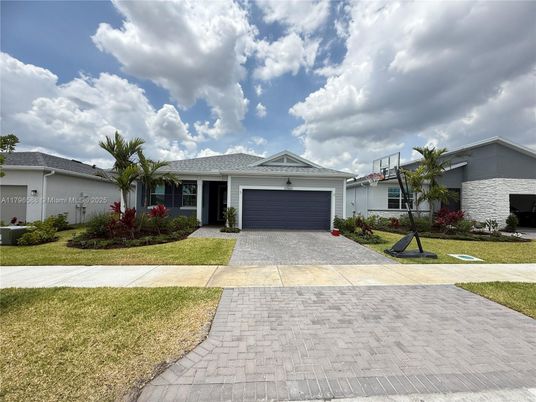 Attached, Exterior, Facade, Ranch