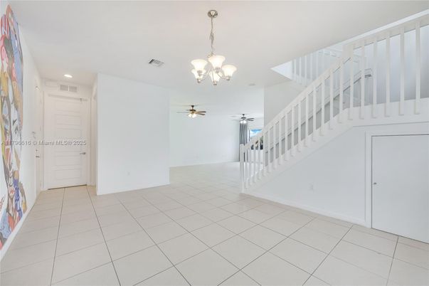 Chandelier, Empty room, Interior, Recessed Lighting