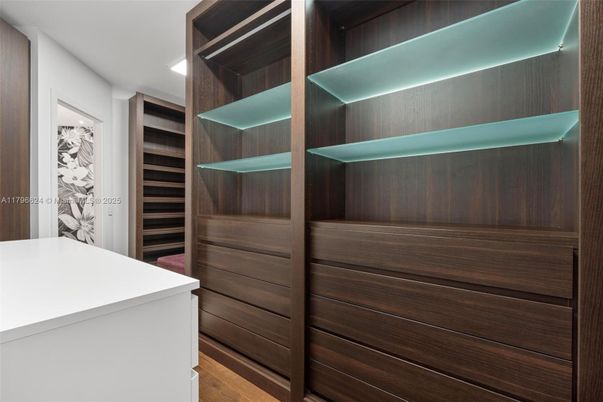 Interior, Walk-in Closets