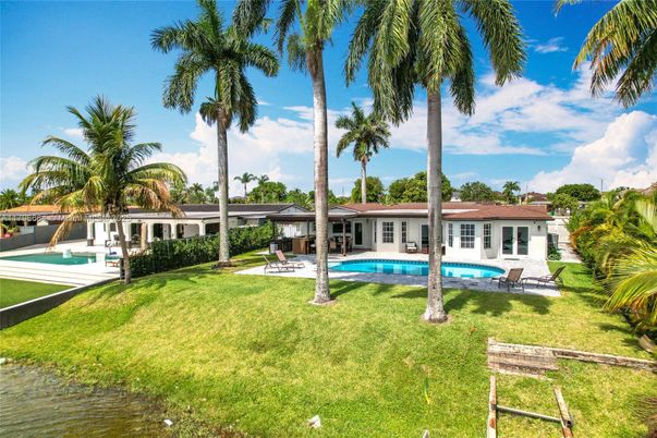 Backyard, Exterior, Pool