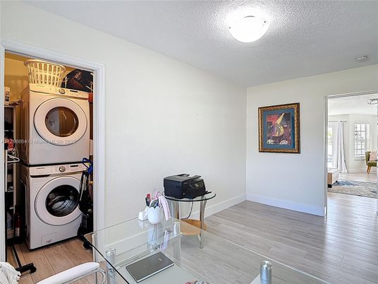 Interior, Utility Closets, Washer, Wood Texture Flooring