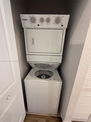 Interior, Utility Closets, Washer, Wood Texture Flooring