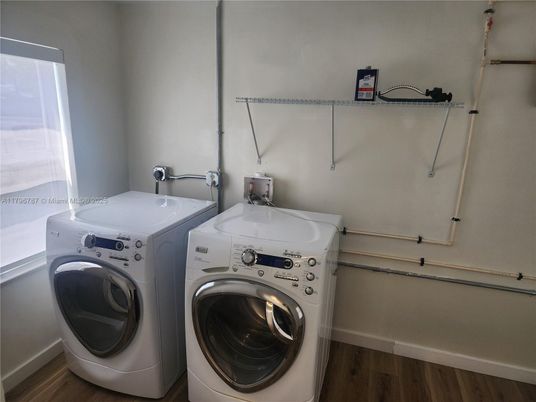 Interior, Washer, Wood Texture Flooring