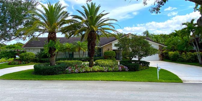 Attached, Exterior, Facade, Ranch