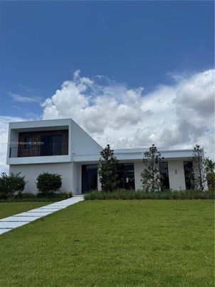 Backyard, Exterior, Facade, Farmhouse