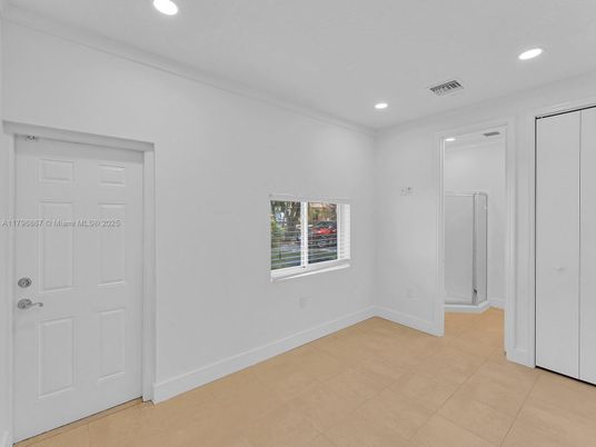 Empty room, Interior, Recessed Lighting