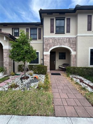 Exterior, Facade, Mediterranean