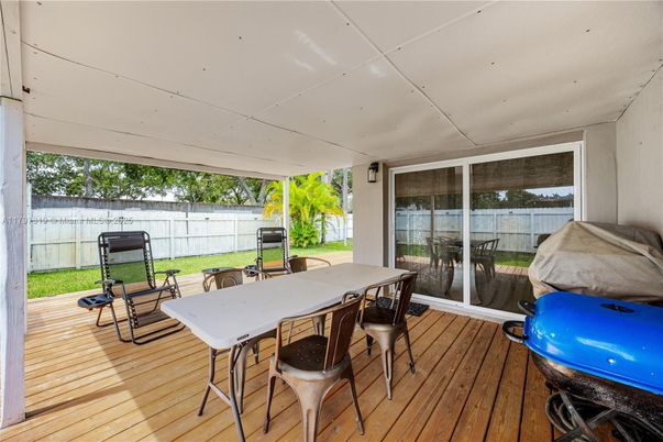Exterior, Wood Texture Flooring