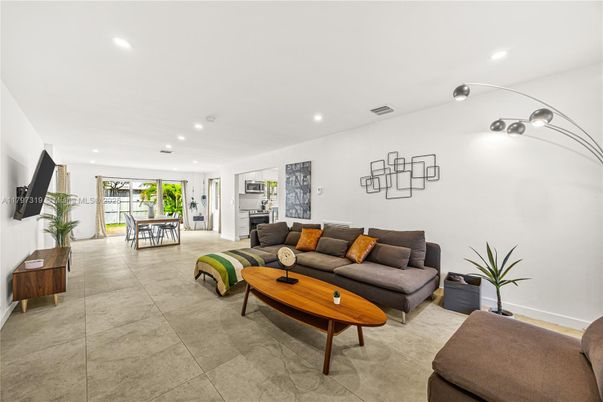 Dining room, Interior, Living room, Recessed Lighting