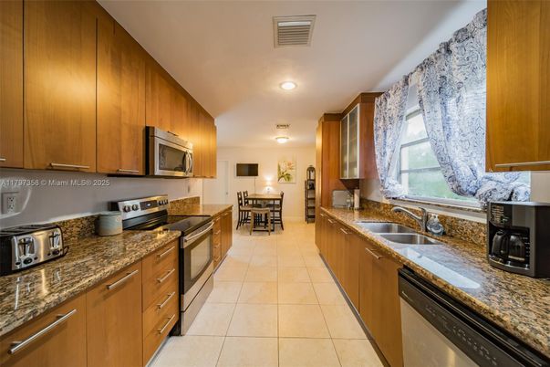 Dining room, Interior, Kitchen, Recessed Lighting
