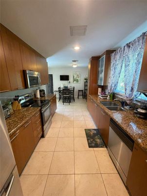 Dining room, Interior, Kitchen, Recessed Lighting, Stainless Steel Appliances