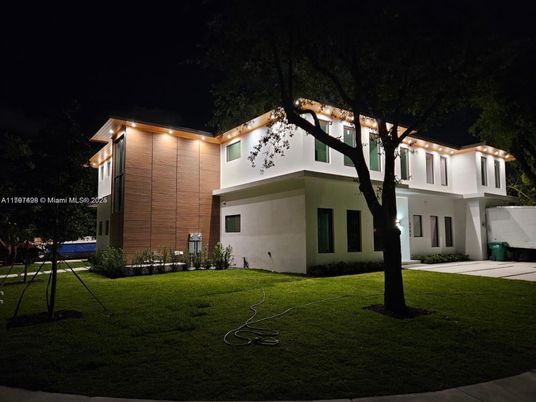 Backyard, Exterior, Facade, Modern
