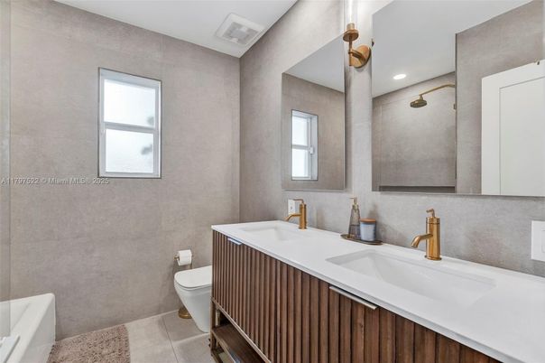 Bathroom, Dual Sink Vanities, Interior, Recessed Lighting