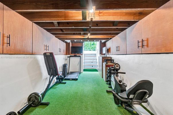 Fitness Equipment, Interior, Wooden Beams