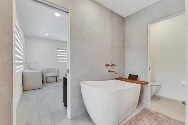 Bathroom, Free Standing Baths, Interior, Recessed Lighting