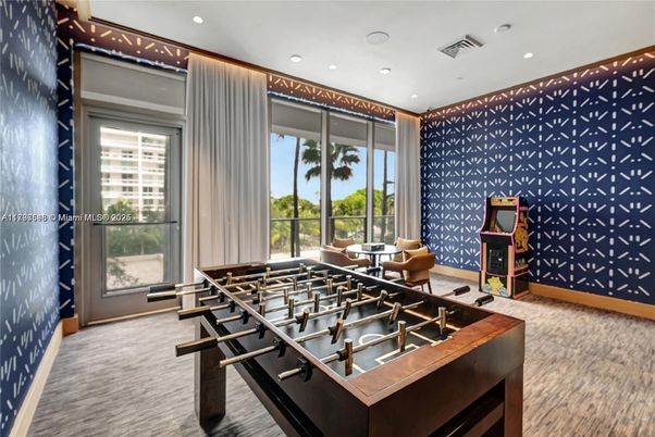 Game Room, Interior, Recessed Lighting