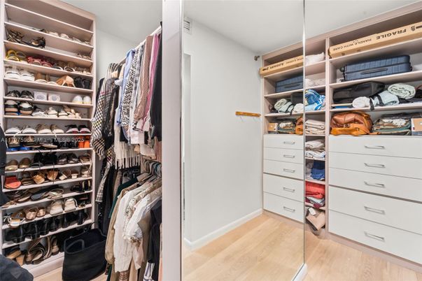 Interior, Walk-in Closets, Wood Texture Flooring