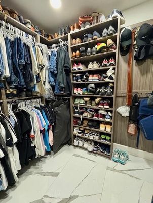 Interior, Marble, Recessed Lighting, Walk-in Closets