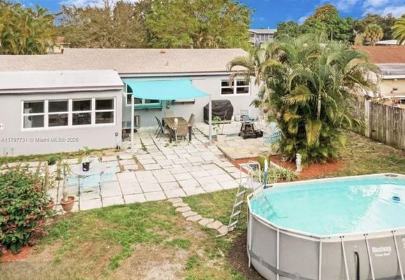 Exterior, Pool